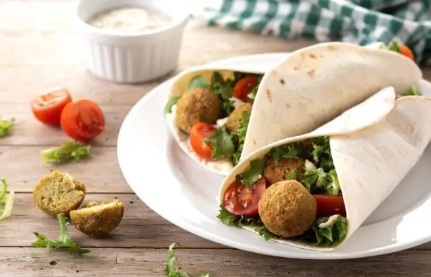 Crafting the Perfect Falafel Wrap in Your Kitchen